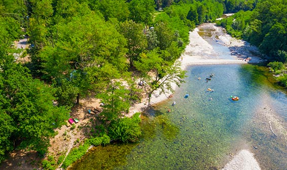 Quels sont les avantages à résider dans un camping en bord de rivière
